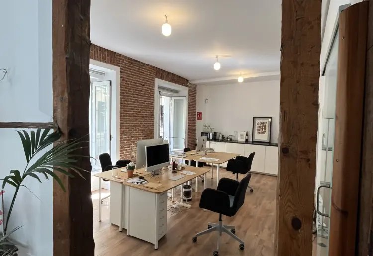 Espacio versátil con luz natural ideal para eventos y coworking