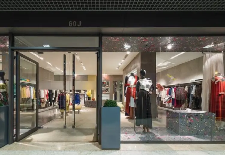 Premium commercial store in Lisbon’s Lapa neighbourhood