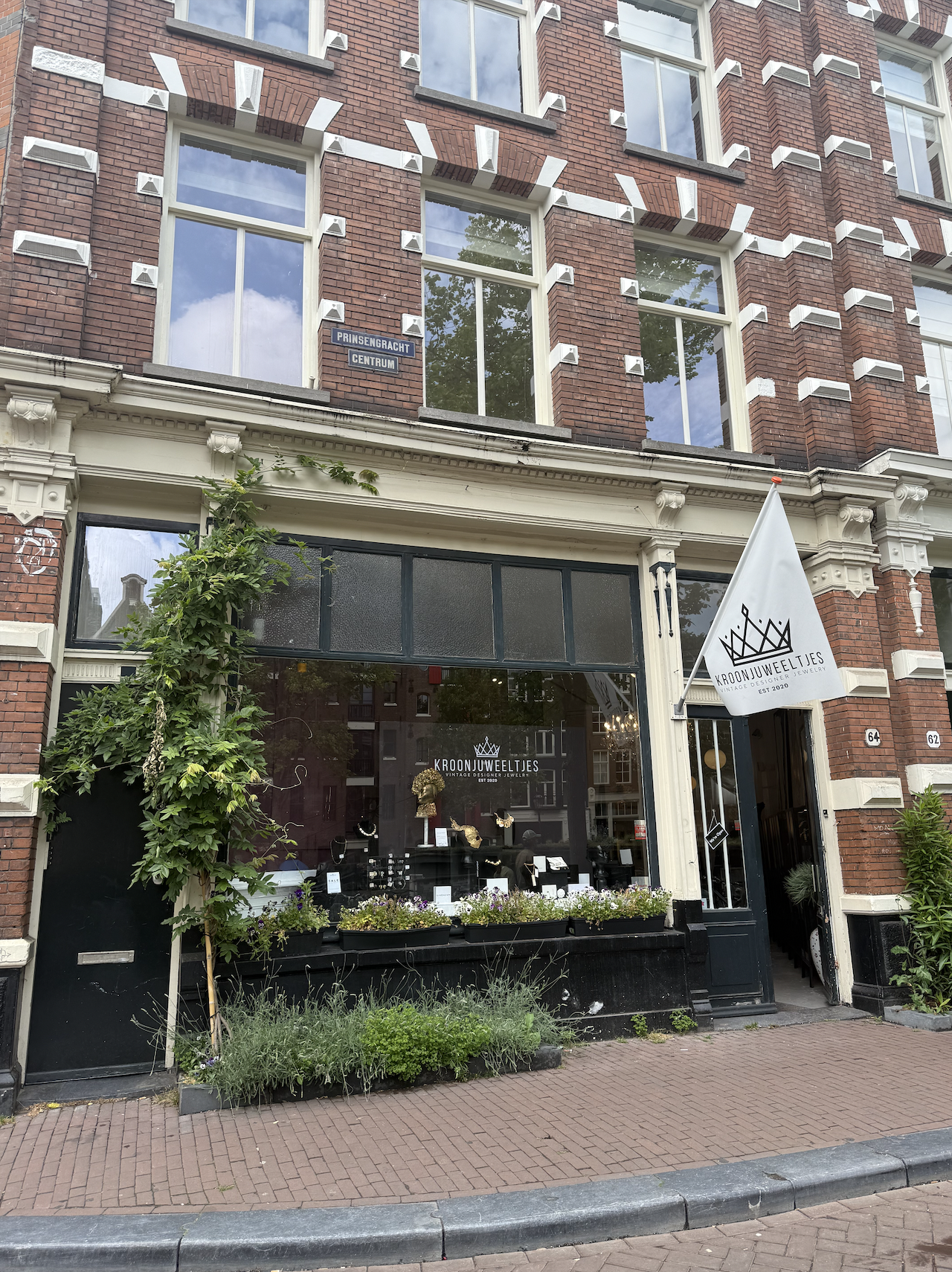 Prime Pop-Up Store for Rent Amsterdam Canals– Unbeatable Location in the Heart of Amsterdam!