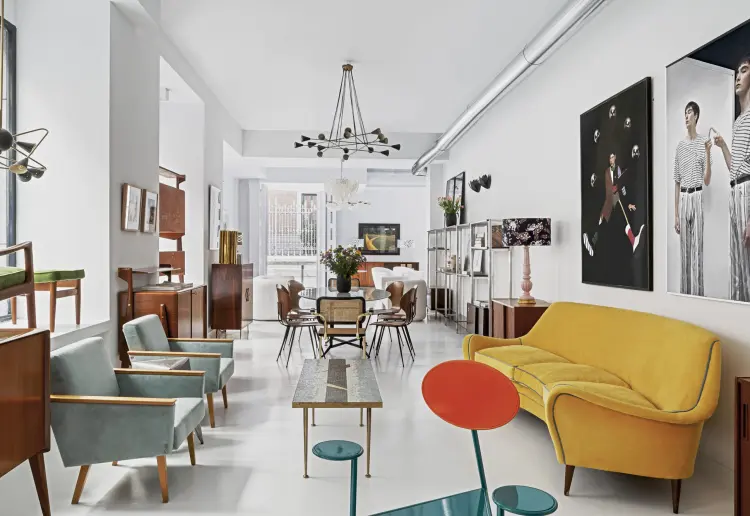 Showroom galería en esquina