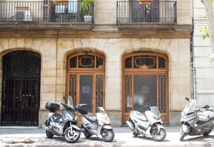 Local de 450 m² en rez-de-chaussée, à quelques mètres du Passeig de Gràcia
