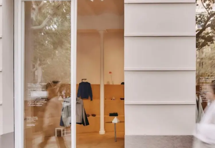 Concept retail stage in central Barcelona for visionary brands