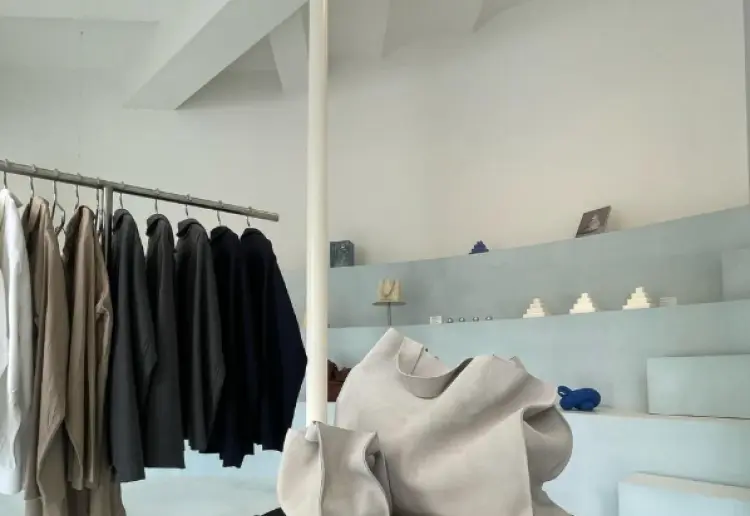 Concept retail stage in central Barcelona for visionary brands