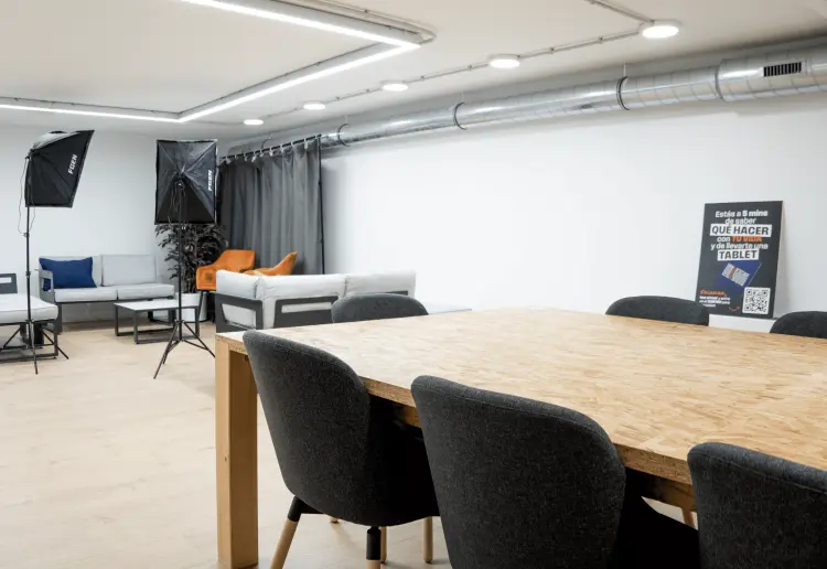Hybrid meeting space in the heart of Madrid – Sala Pulse..