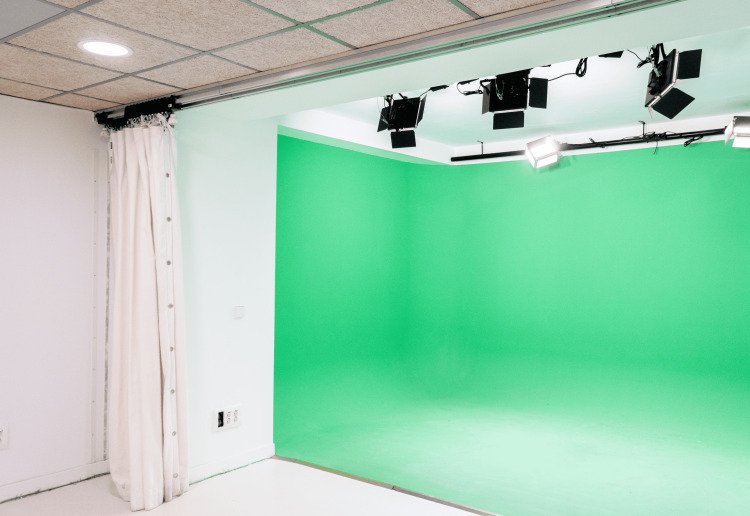 Sala para producciones audiovisuales con Chroma Key en el centro de Madrid.