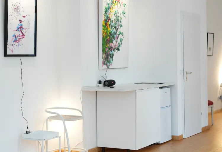 Bright location for exhibitions / pop-ups / workshops / client meetings and coaching sessions / cent