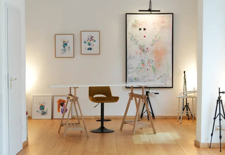Bright location for exhibitions / pop-ups / workshops / client meetings and coaching sessions / cent