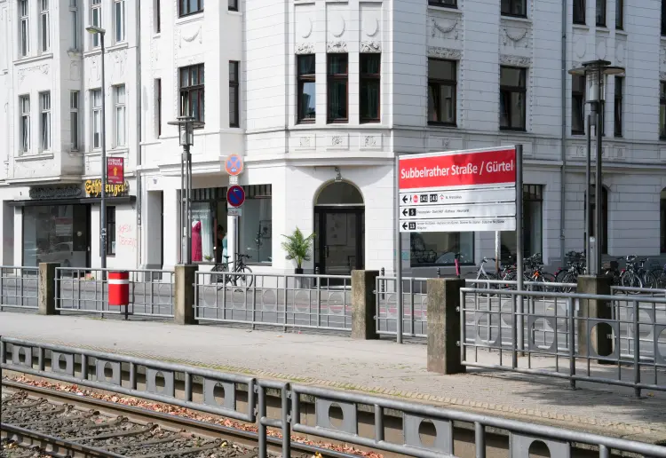 Bright location for exhibitions / pop-ups / workshops / client meetings and coaching sessions / cent