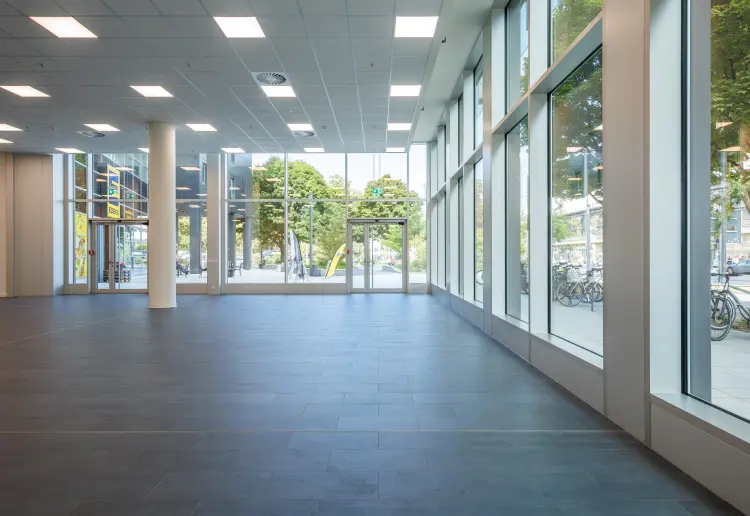 Modern commercial space directly at Dresden Central Station