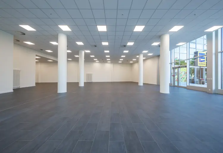 Modern commercial space directly at Dresden Central Station
