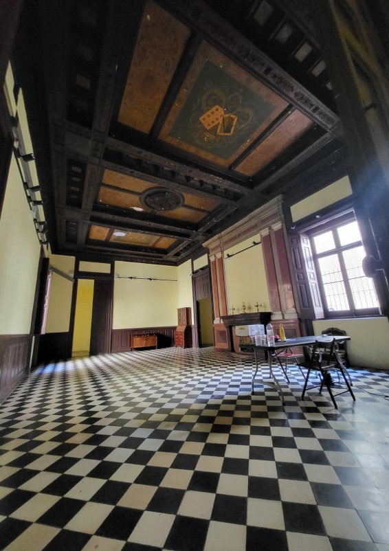 Antiguo palacio en el centro de Barcelona