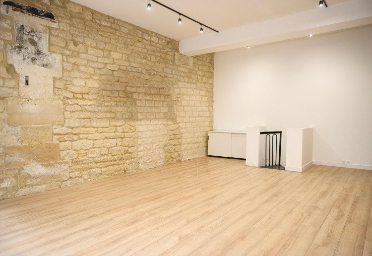 High-Ceiling Showroom | Palestro (Paris 2e) — Steps from Marais & Palais Royal
