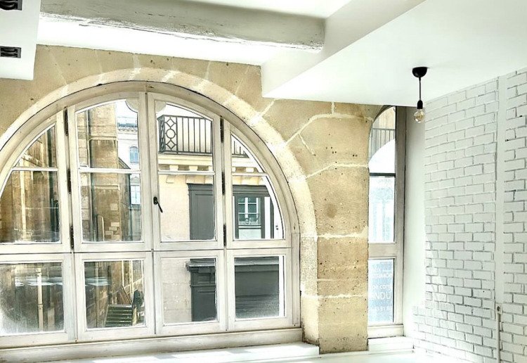 ✨ Espace lumineux 20m² – Paris 1er