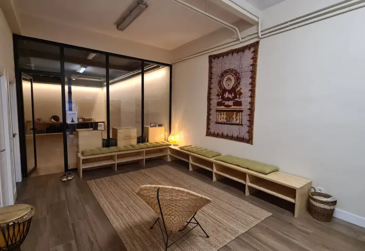 Sala amplia y diáfana, originalmente destinada a yoga