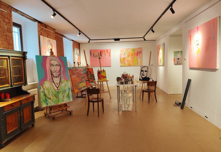 Projektbezogene Vermietung & Ausstellung/ Kurs/workshop/ fotoshooting/Yoga etc