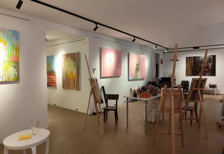 Projektbezogene Vermietung & Ausstellung/ Kurs/workshop/ fotoshooting/Yoga etc