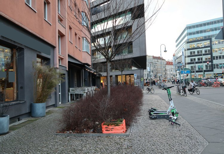 Moderne Pop-up Store / Showroom / Eventfläche in Top-Lage Berlin Mitte – Rosa-Luxemburg-Platz
