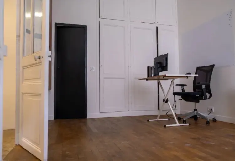 Loft Industriel Parisien pour Productions Créatives