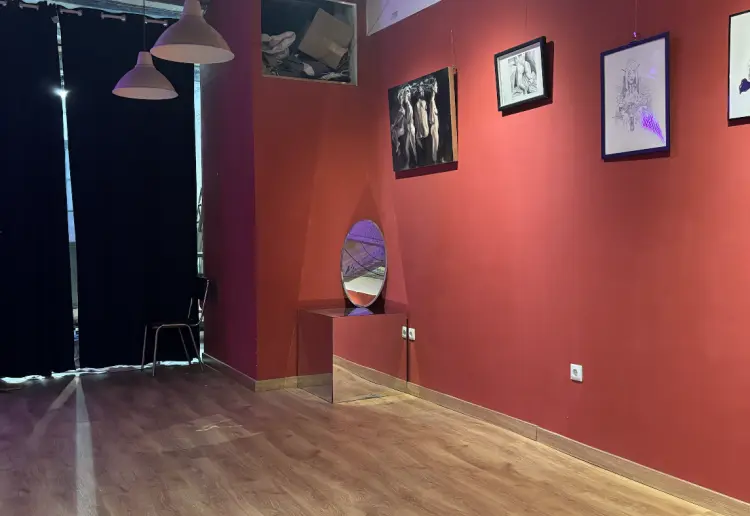 Local Industrial galería de arte con cocina
