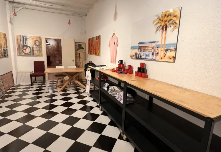 Local Industrial galería de arte con cocina