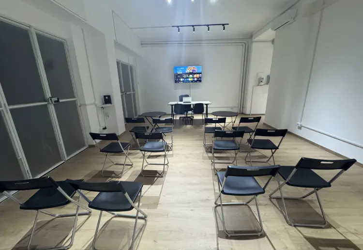 Spazio ampio per meeting, esposizioni, ufficio, sala riunioni, shooting fotografici