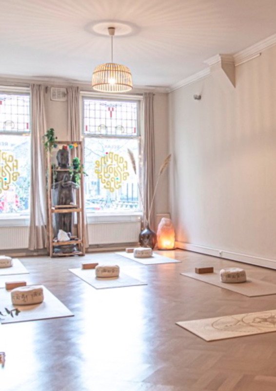 Serene 70 m² Sand-White Studio - Bright, Natural Space for Yoga, Workshops & Events