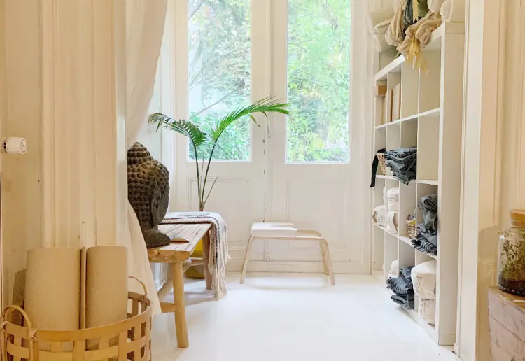 Serene 70 m² Sand-White Studio - Bright, Natural Space for Yoga, Workshops & Events