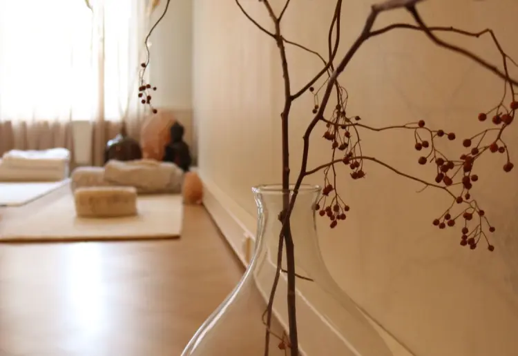 Serene 70 m² Sand-White Studio - Bright, Natural Space for Yoga, Workshops & Events