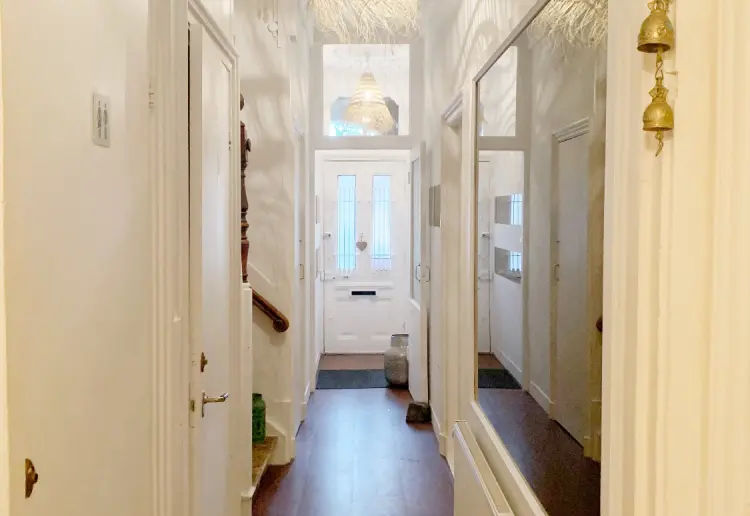 Serene 70 m² Sand-White Studio - Bright, Natural Space for Yoga, Workshops & Events