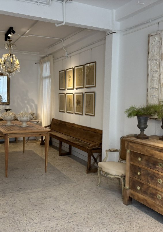 Encantador showroom de decoración cerca de Conde Orgaz