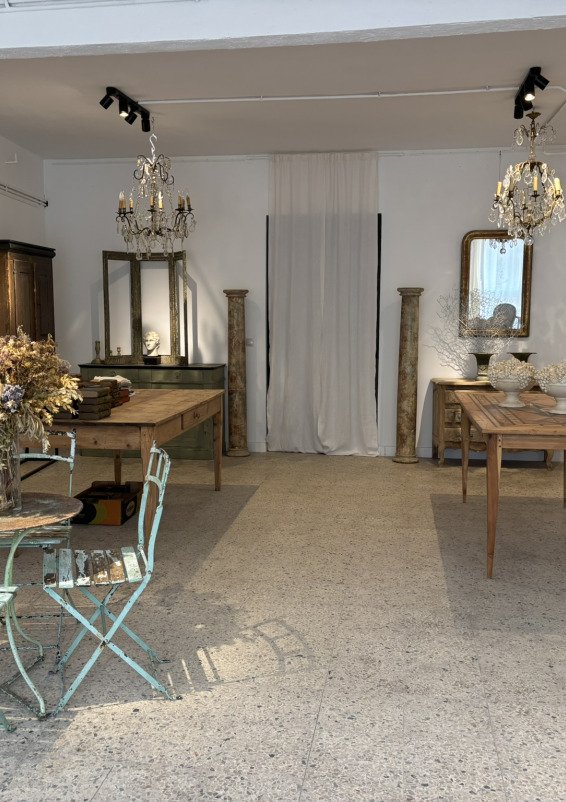 Encantador showroom de decoración cerca de Conde Orgaz