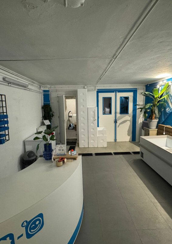 Prime retail,  gallary, meeting or workshop space in the bustling heart of Amsterdam