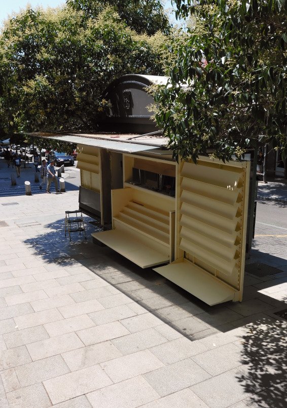 Antiguo kiosco de prensa reconvertido céntrico