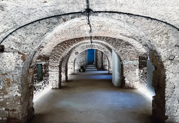 Spazio Below