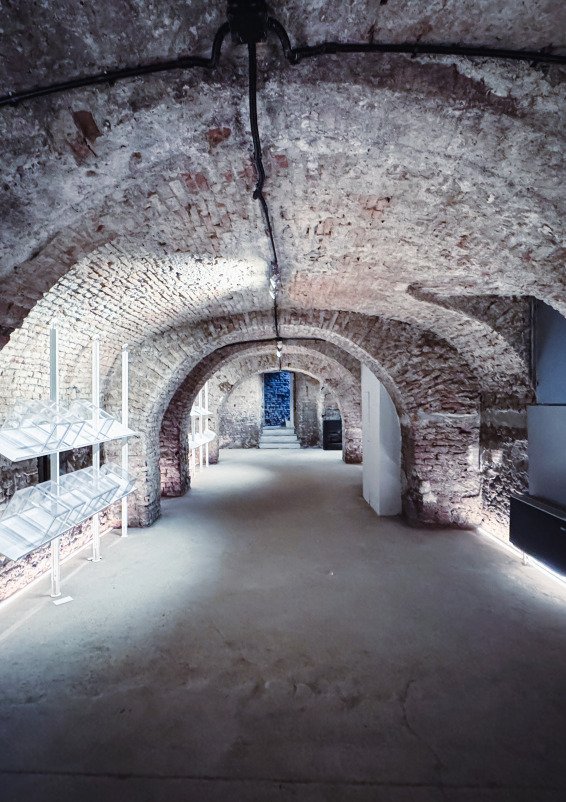 Spazio Below