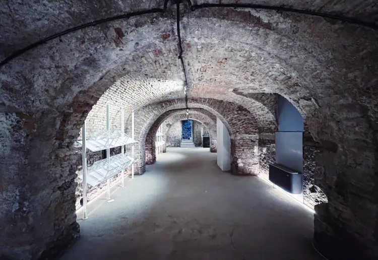 Spazio Below