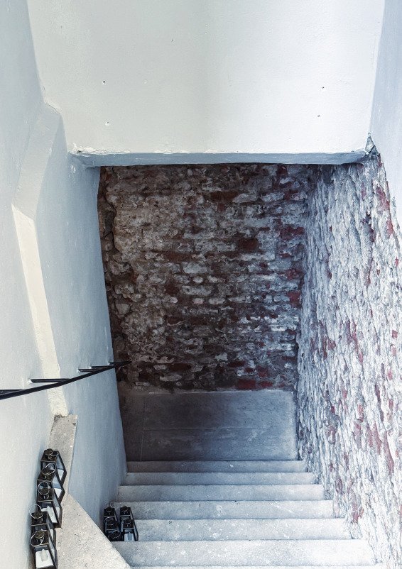 Spazio Below