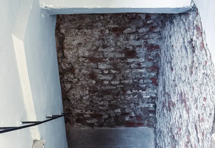 Spazio Below