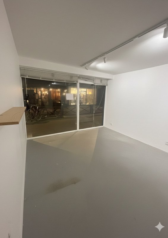 Pop-Up Store 20m² au cœur du 11e – Espace lumineux dans boutique de vinyles Blazing Music