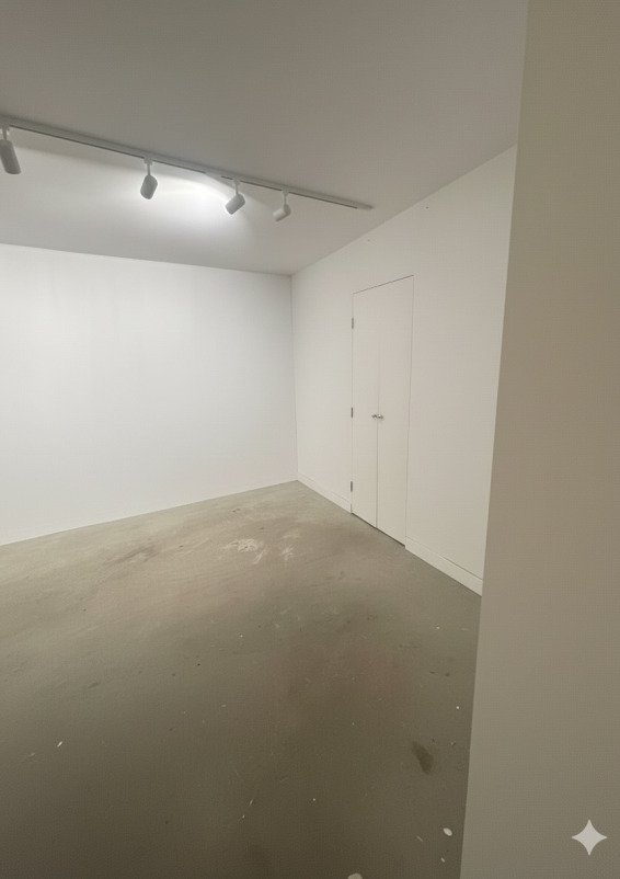 Pop-Up Store 20m² au cœur du 11e – Espace lumineux dans boutique de vinyles Blazing Music