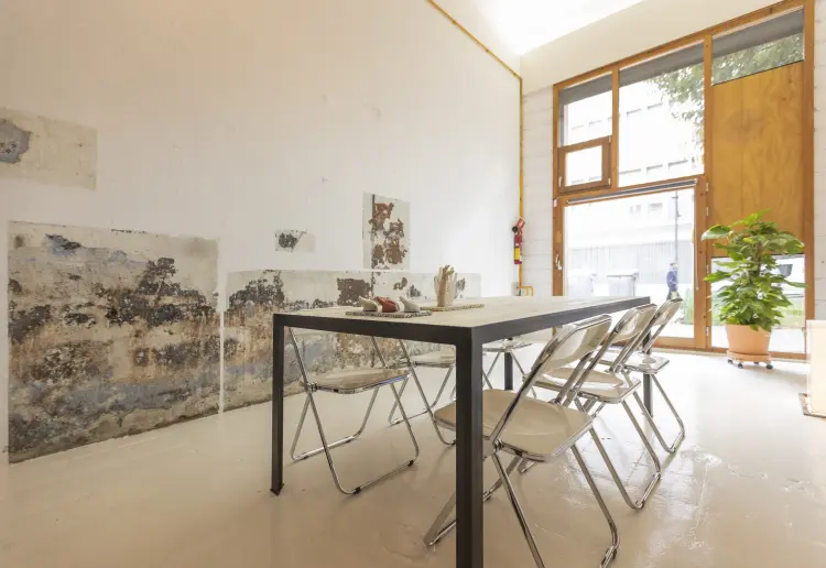 Espacio industrial en calle peatonal, Consell de Cent