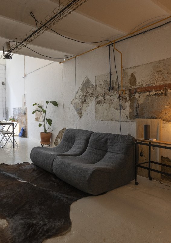Espacio industrial en calle peatonal, Consell de Cent