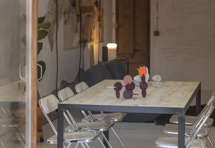 Espacio industrial en calle peatonal, Consell de Cent