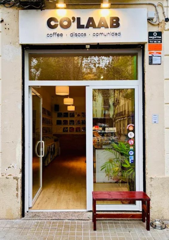 Espacio polivalente urbano en Poble Sec