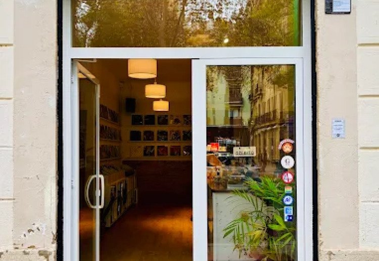 Espacio polivalente urbano en Poble Sec