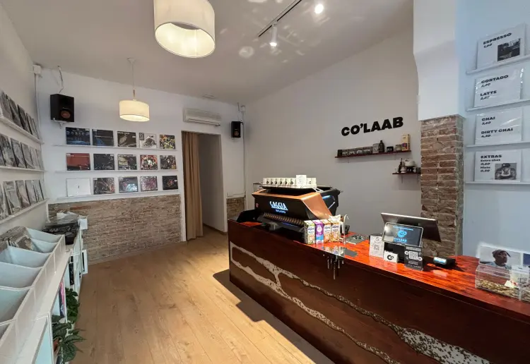 Espacio polivalente urbano en Poble Sec