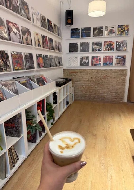 Espacio polivalente urbano en Poble Sec