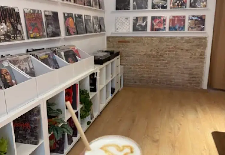 Espacio polivalente urbano en Poble Sec