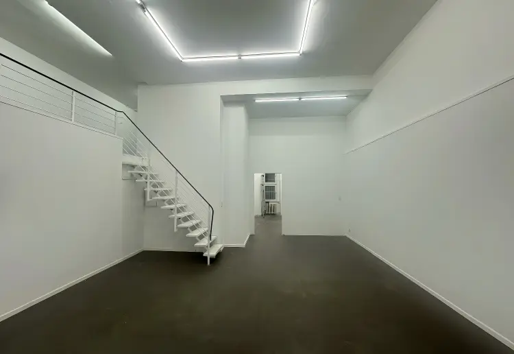 Zentral gelegene Ladenfläche, renommierter und qualitativ hochwertiger Kunstraum mit lokaler Bekannt