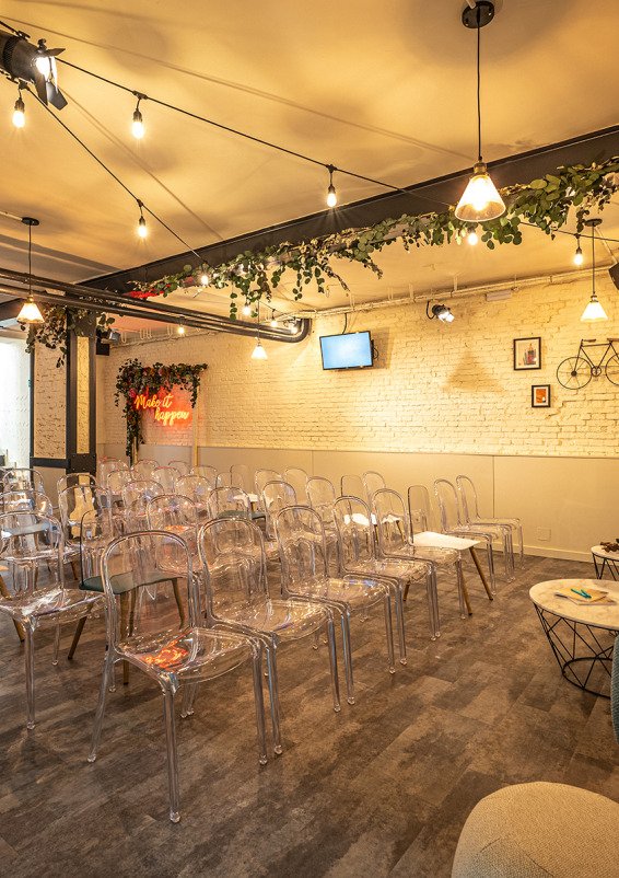 Espacio creativo a pie de calle para eventos corporativos, pop-ups y presentaciones en Madrid
